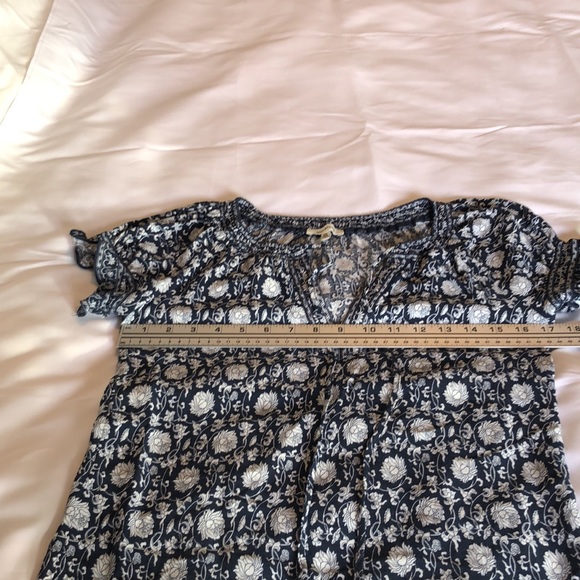 Womens size XS Blue and White Max Studio Short Flutter Sleeve Blouse - Picture 4 of 10